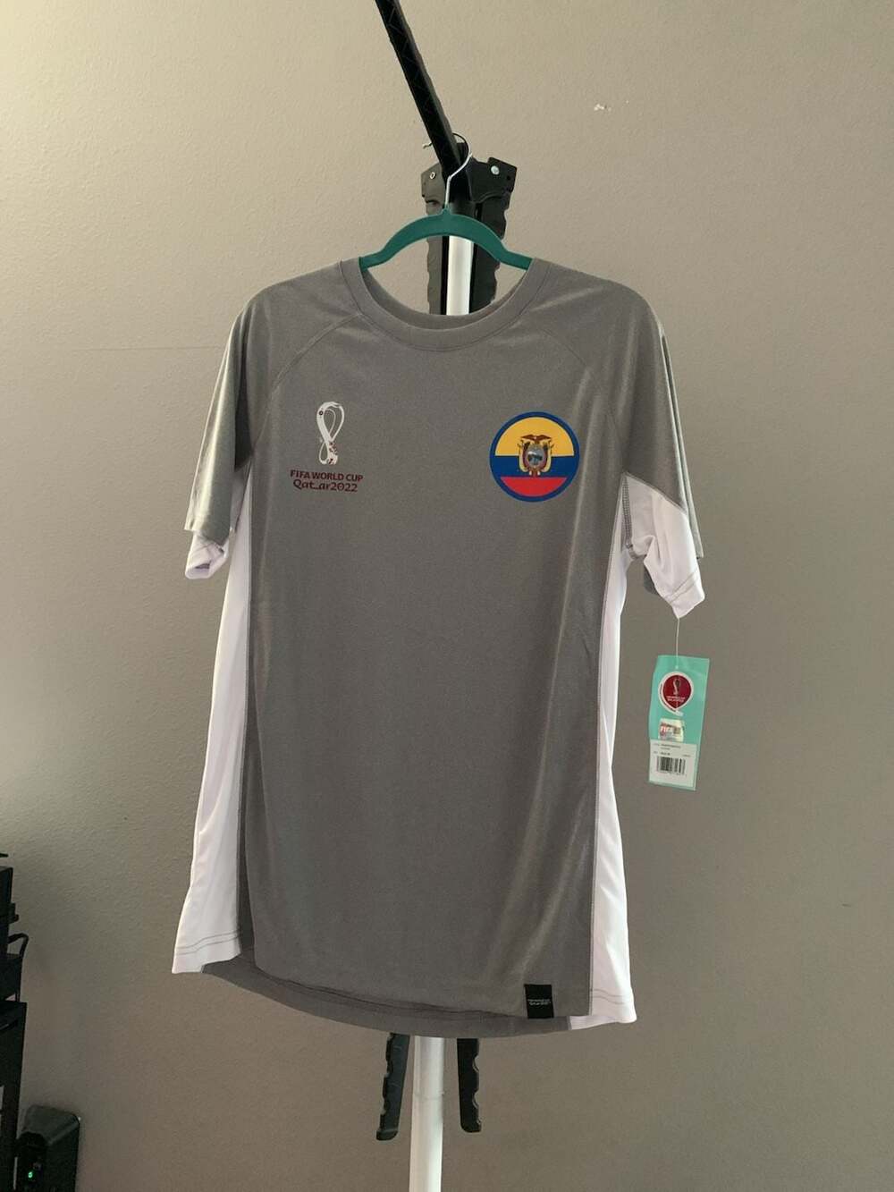 Outerstuff FIFA World Cup Qatar 2022 Ecuador Panelled Raglan Soccer Training Shi